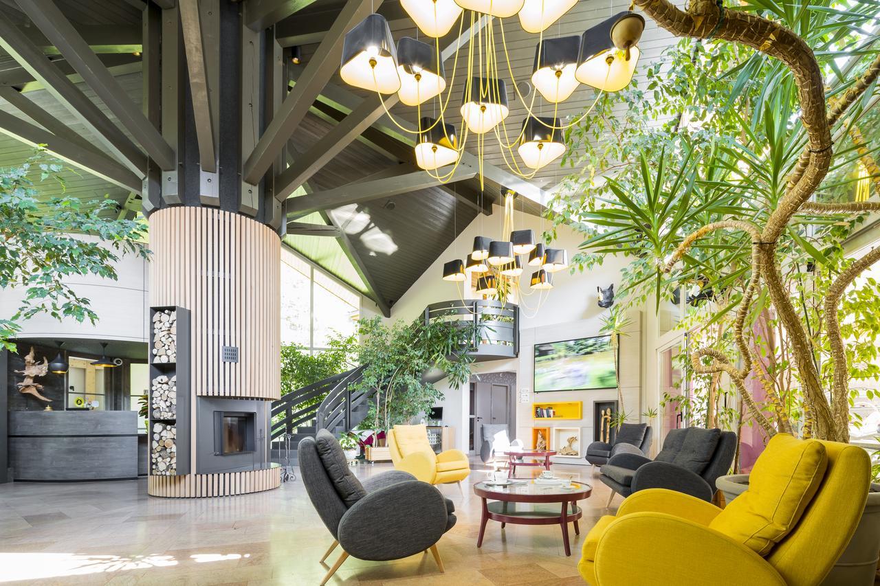 Le Bois Dormant-Hotel Restaurant & Spa Logis Hotel Шампаньол Екстериор снимка